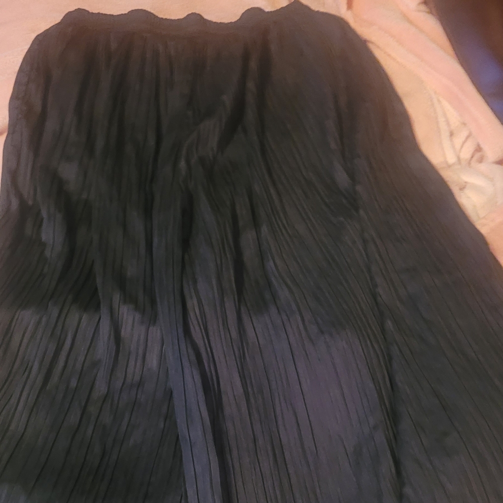 eesome Black Pleated Pants